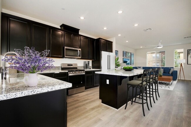 Building Photo - Gorgeous 4 Bedroom 3.5 bath home