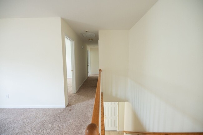 Building Photo - Spacious beautiful 4 bedroom 2.5 bath home  In Greensboro with an office/upstairs loft/ sunroom/ ...