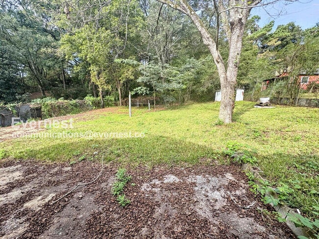 Building Photo - 444 Plaza Dr
