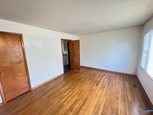 Building Photo - 4211 Tee Jay Dr NW