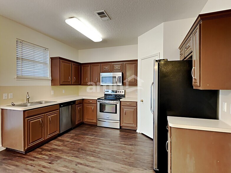 Building Photo - 8551 Western Meadows Dr