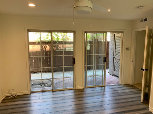 Building Photo - MIC