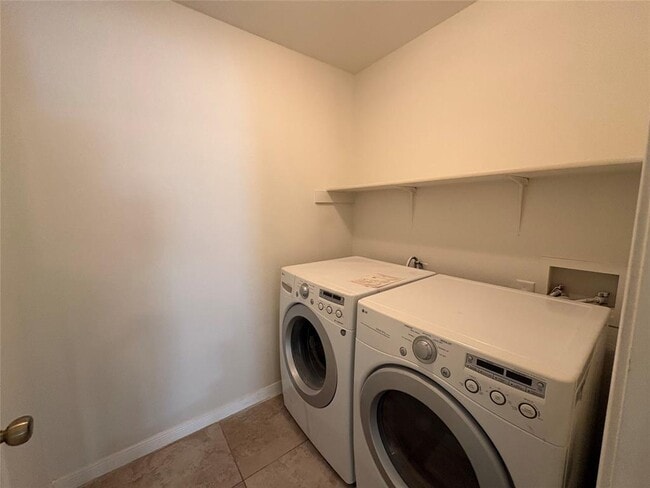 Building Photo - 2502 Perkins Pl