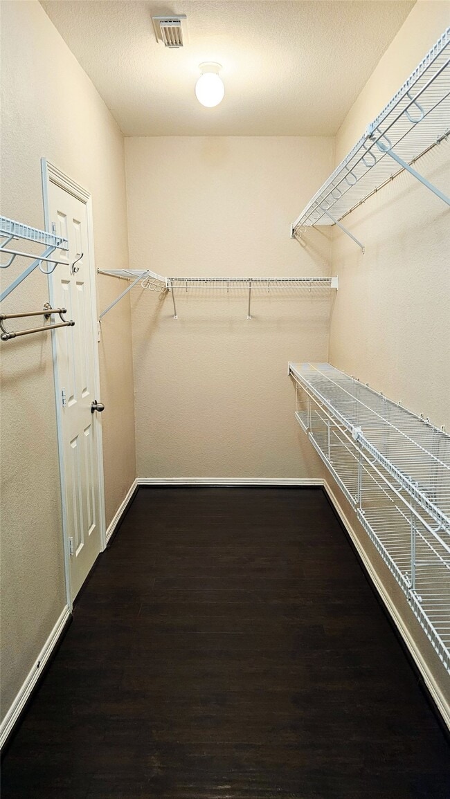 Building Photo - 211 Briar Trace Ln