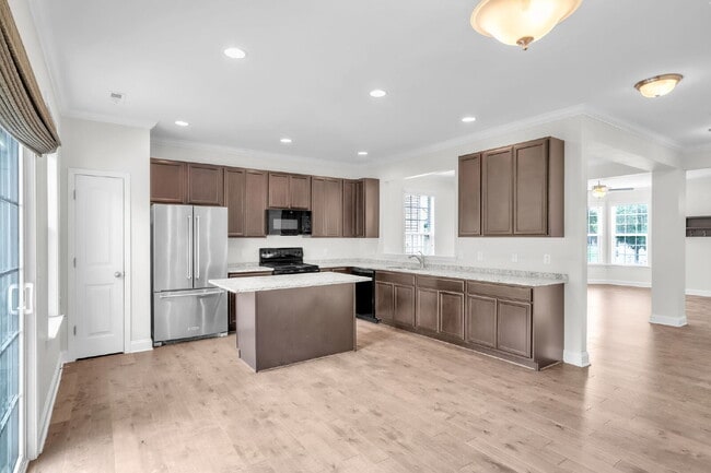 Building Photo - Luxury 3BR/2.5BA Townhome in Riverside Area with Modern Upgrades $1,850/mo rent