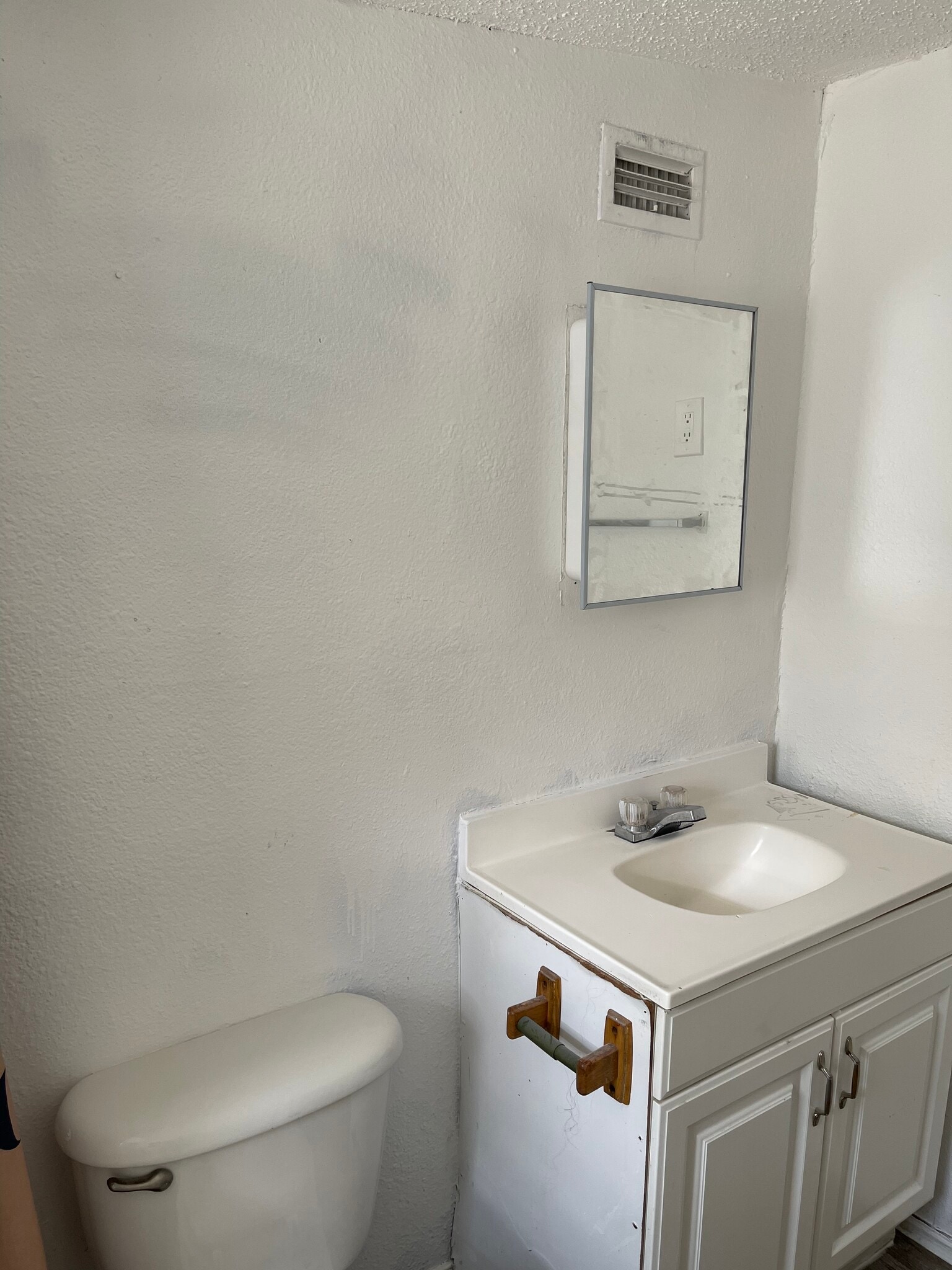 Building Photo - 8722 N Brooks St