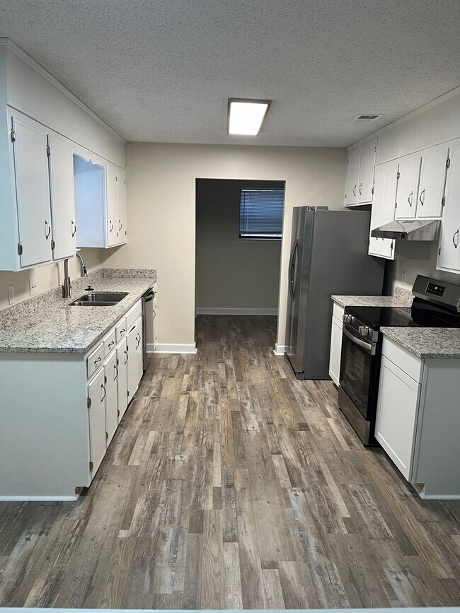 Building Photo - Lots of updates!