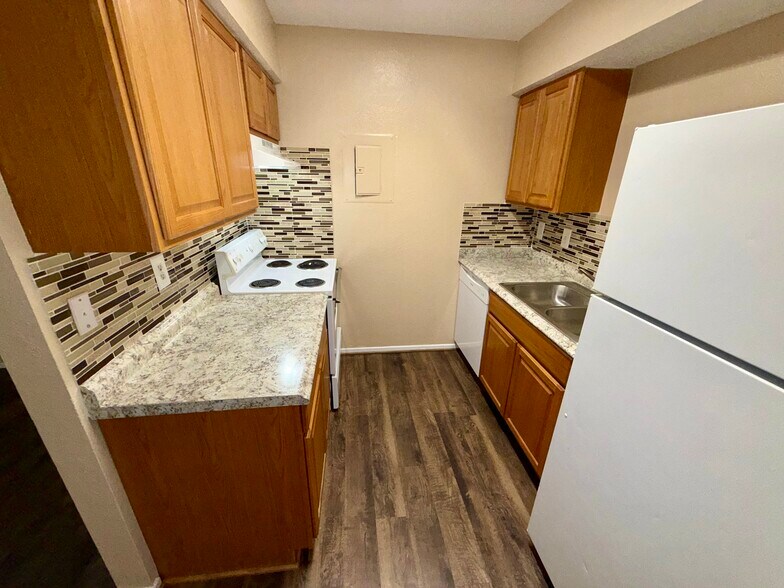 Building Photo - 3240 Bonnie Dr