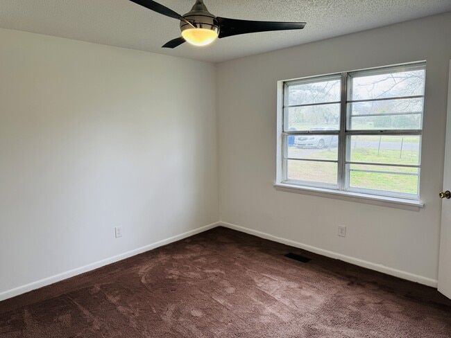 Building Photo - 168 Drum Cir