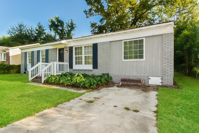 Building Photo - 4017 Tavineer Dr