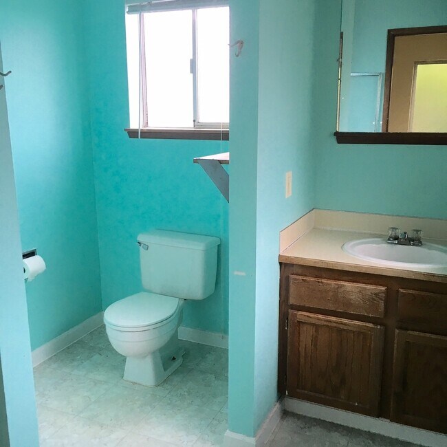 Building Photo - $4900 / 6br - University/ Wallingford House! 6BR/3BTH