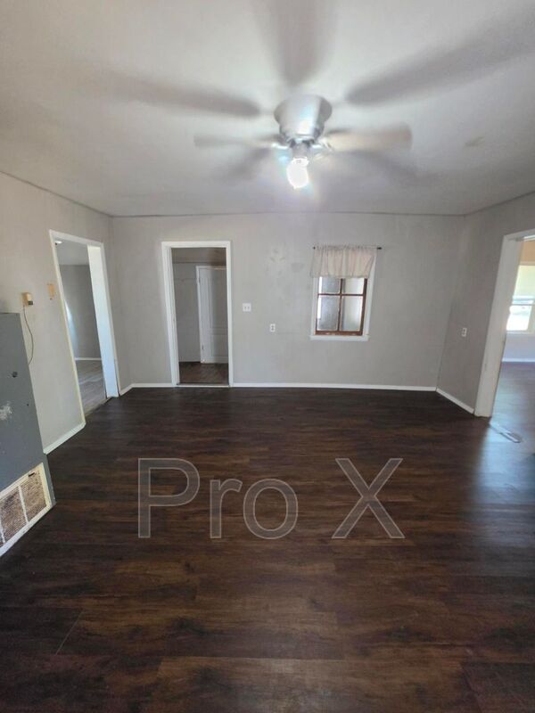 Building Photo - 1209 Poplar St