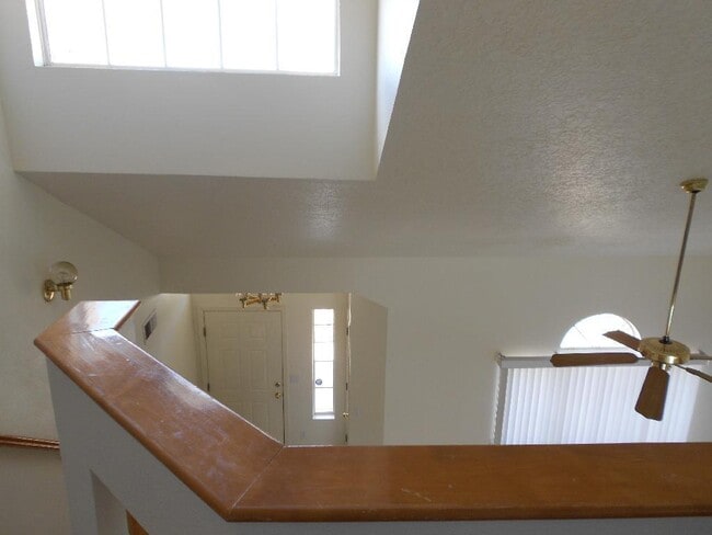 Building Photo - 4 Bedroom, 2.5 Bathroom! Lovely Home in Lo...