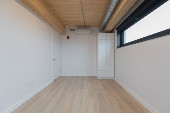 Building Photo - 19 E Lenox St