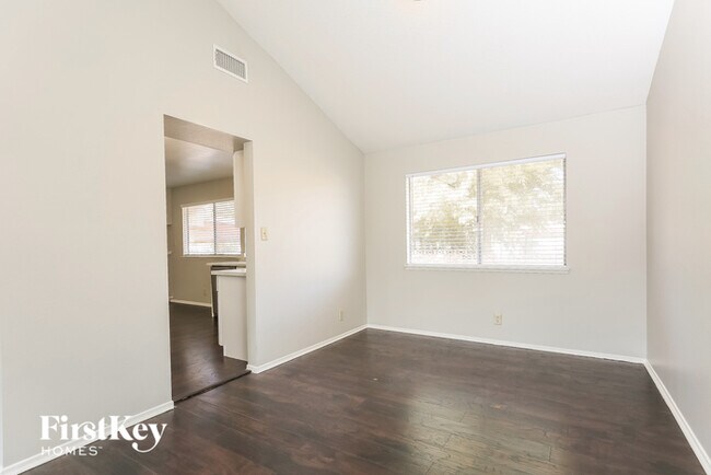 Building Photo - 3775 Duneville St