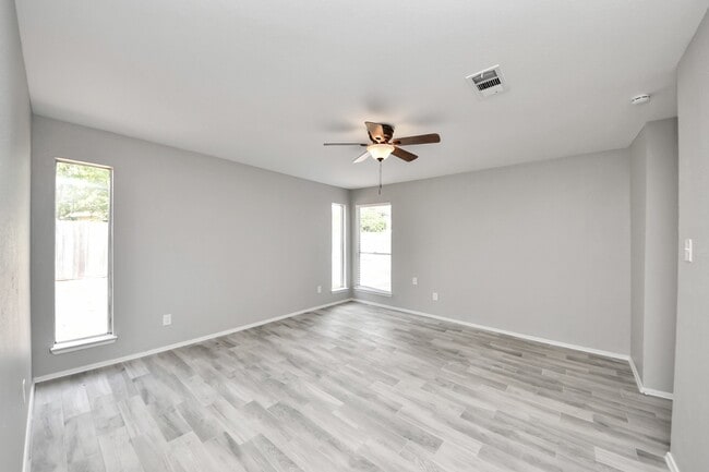 Building Photo - 19734 Oakland Valley Dr