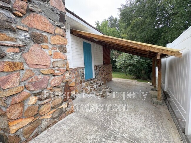 Building Photo - 748 Barrett Ave