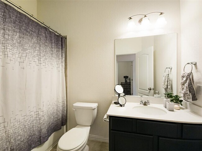 Building Photo - 627 Pheasant Hill Ln