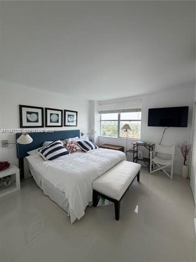 Building Photo - 5750 Collins Ave