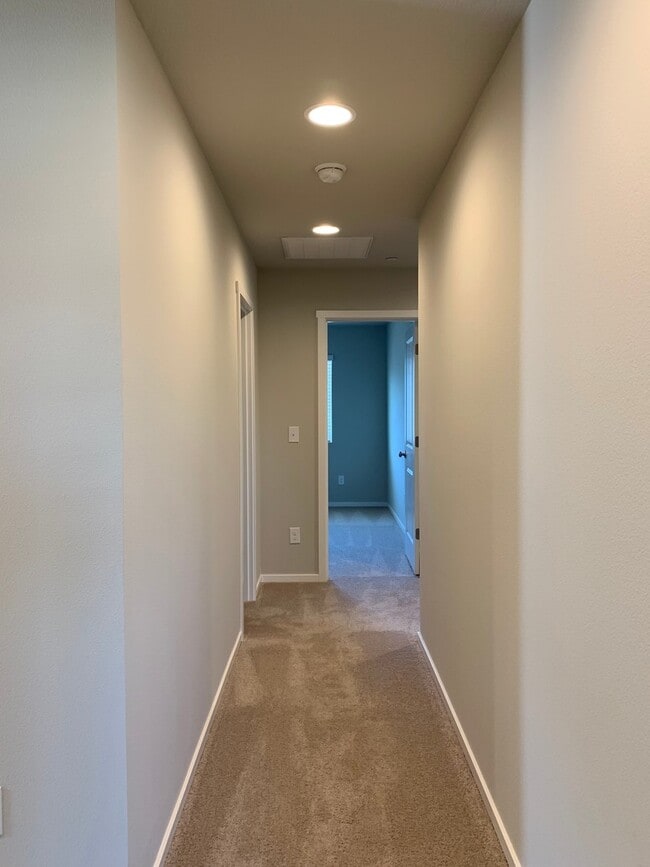 Building Photo - Beautiful 4 Bedroom 2.5 Bath Home Located In A Beautiful Master Planned Community in Camas! Top R...