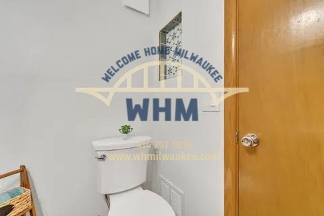 Building Photo - 8608 W Villard Ave