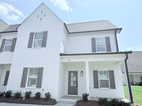 Building Photo - 3BR/3.5BA - End Unit in South Grove