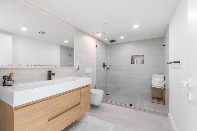 Building Photo - 1025 92nd St