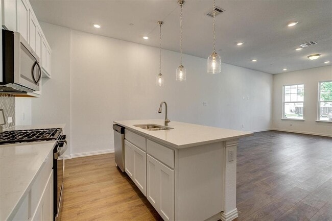 Building Photo - 9935 Schramm St