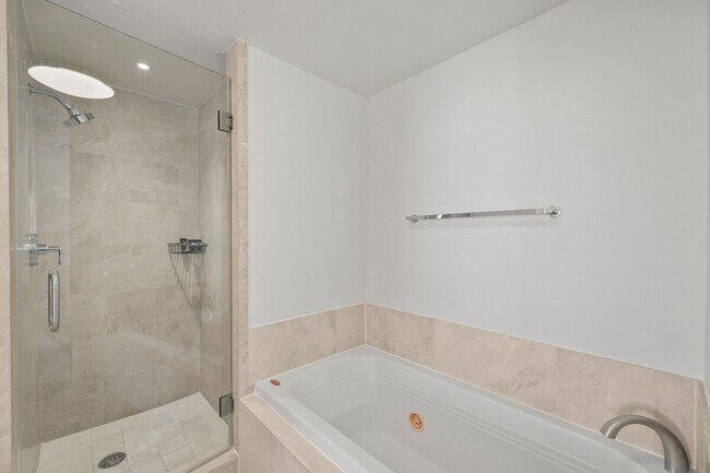 Building Photo - 4401 Collins Ave