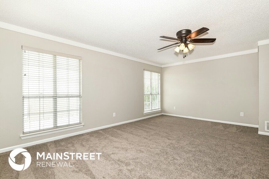 Building Photo - 6355 Knoll Ridge Dr