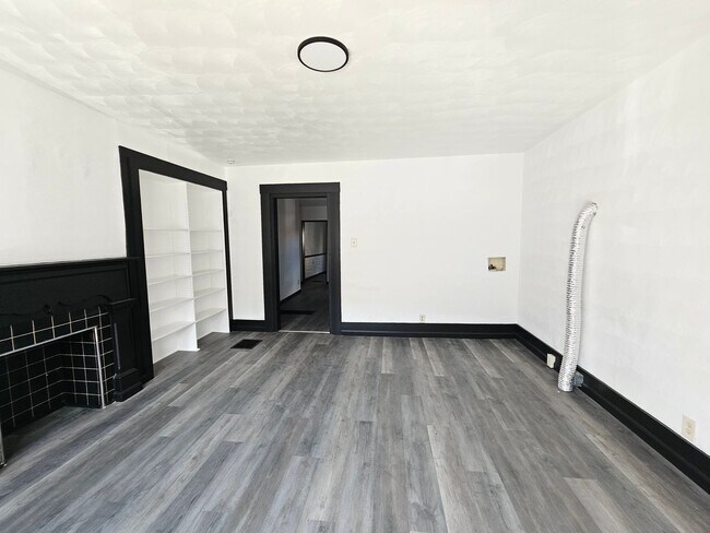 Building Photo - Fully Updated 4-bedroom 2 bath house for rent!