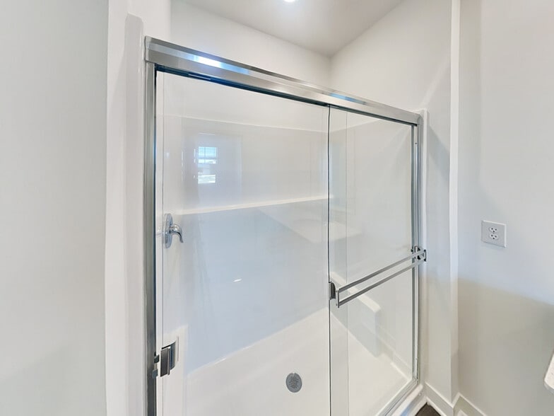 Building Photo - 6199 Rhinecliff Dr