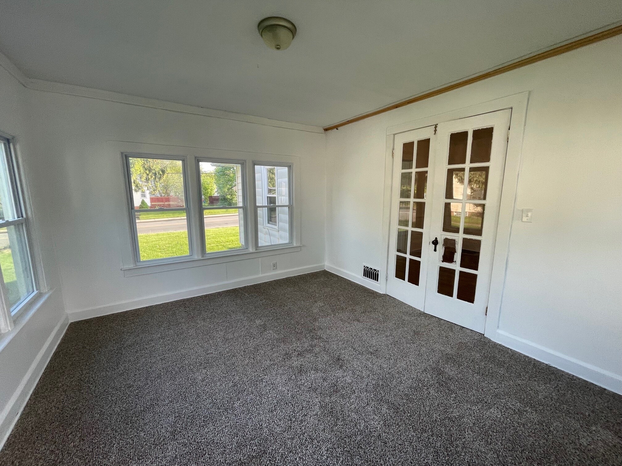 Sun Room - 593 Maple St
