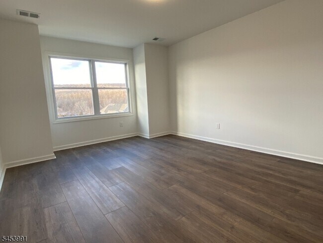 Building Photo - 22 Woodcott Dr