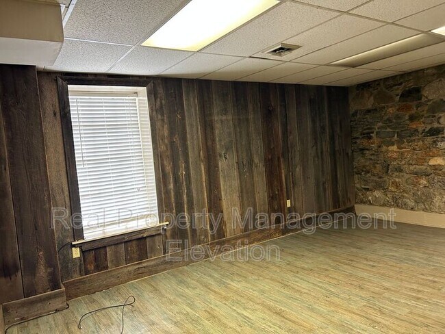 Building Photo - 523 S Cameron St