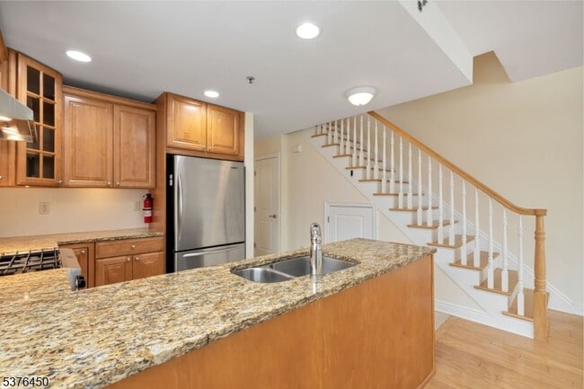 Building Photo - 453 Springfield Ave