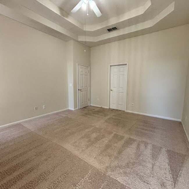 Building Photo - Spacious 3-Bed, 2-Bath Home. Patio. Amenities. Located just minutes from St Johns Town Center and...