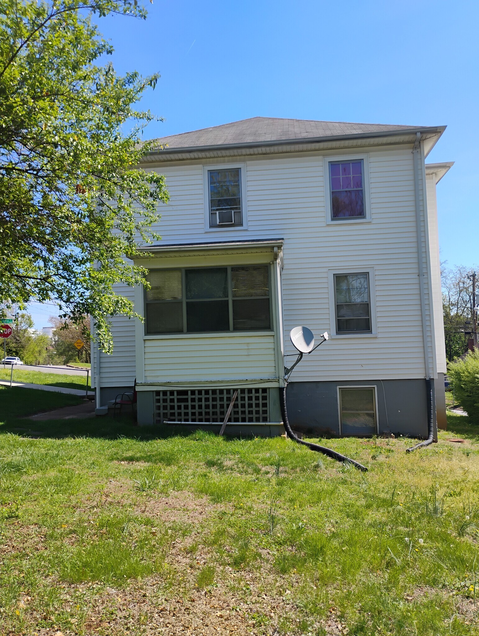 Building Photo - 701 Orchard St