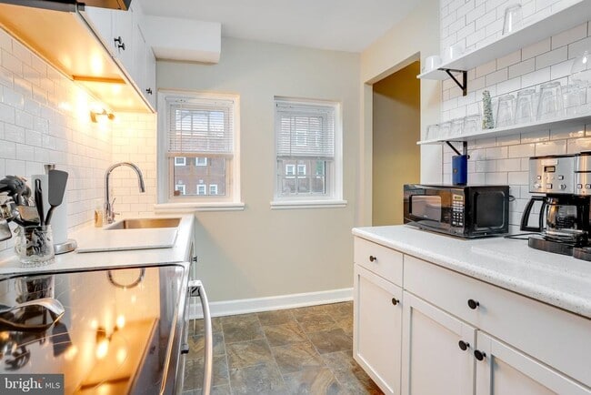 Building Photo - 2803 S Columbus St