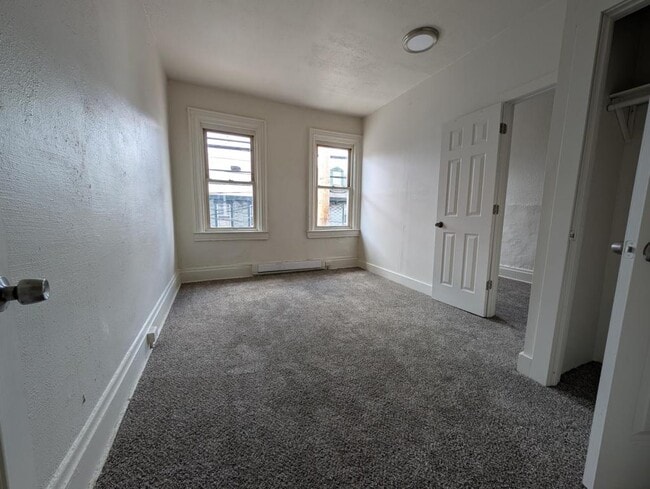 Building Photo - 257 37th St