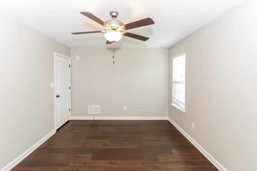 Building Photo - 6164 Humphreys Dr