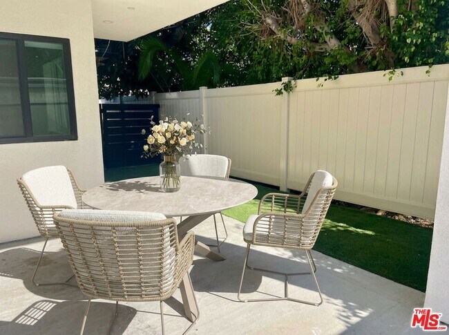 Building Photo - 9946 Farragut Dr