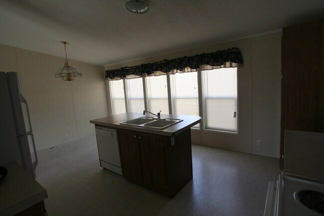 Building Photo - 2747 Olivine St