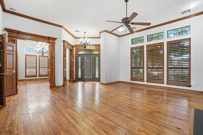 Building Photo - Beautiful & Newly Renovated 3 Bed & 2 Bath House in Heritage Hills with Private Pool