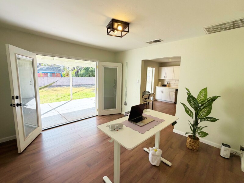 Building Photo - 1325 E Don Carlos Ave