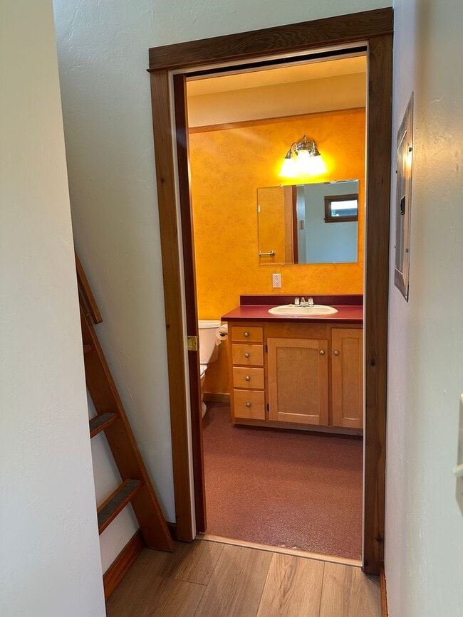 Building Photo - Charming Studio Loft in Arcata – Close to ...