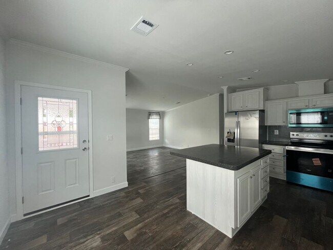 Building Photo - 587 Leopard Ln