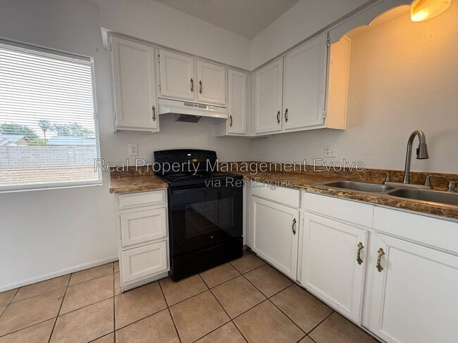 Building Photo - 9248 W Mescal St