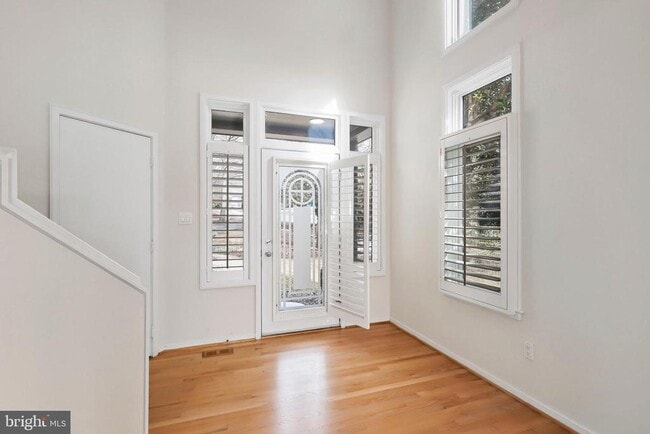 Building Photo - 1460 Waterfront Rd