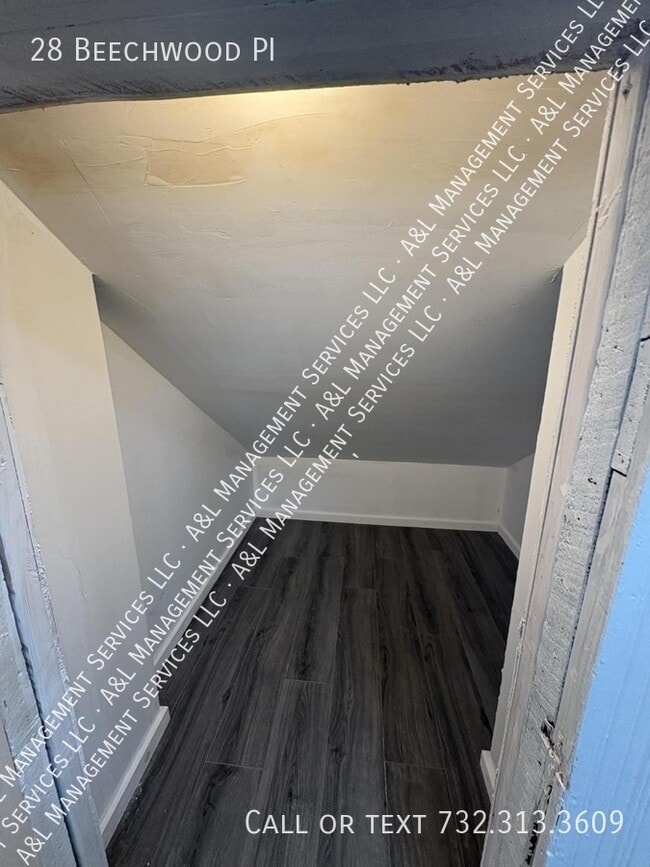 Building Photo - 28 Beechwood Pl